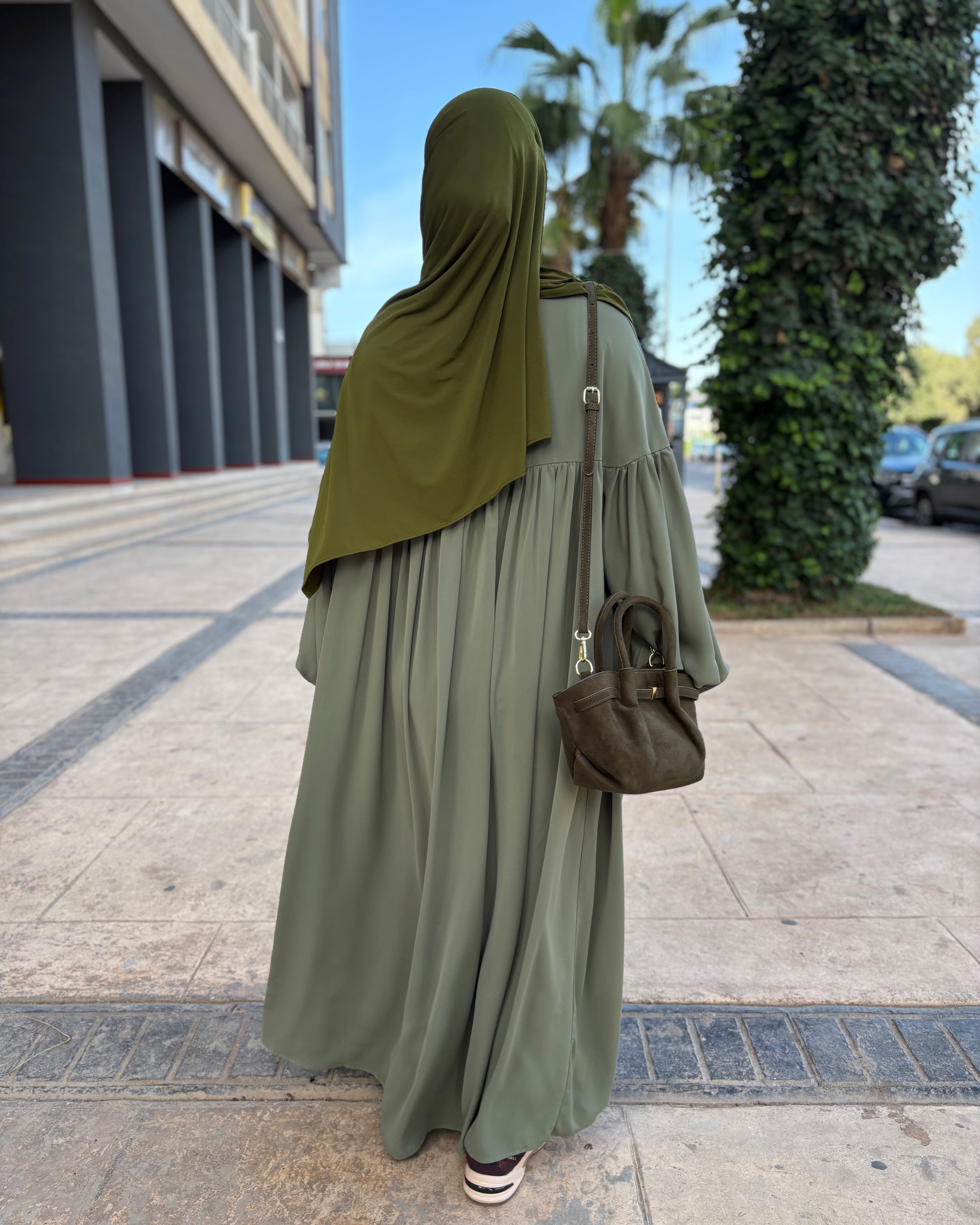 Abaya Alya en Soie de Médine – Élégance Pudique et Raffinée