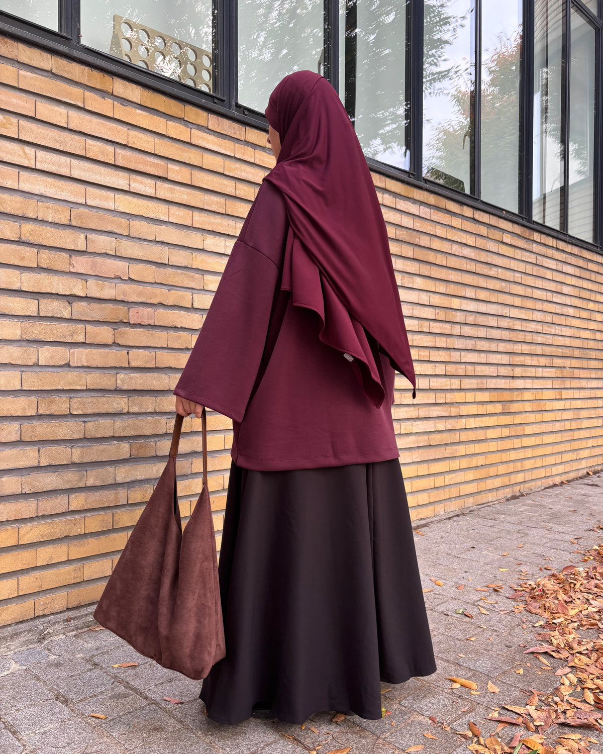 Jupe longue évasée avec ceinture – Noir & Bordeaux