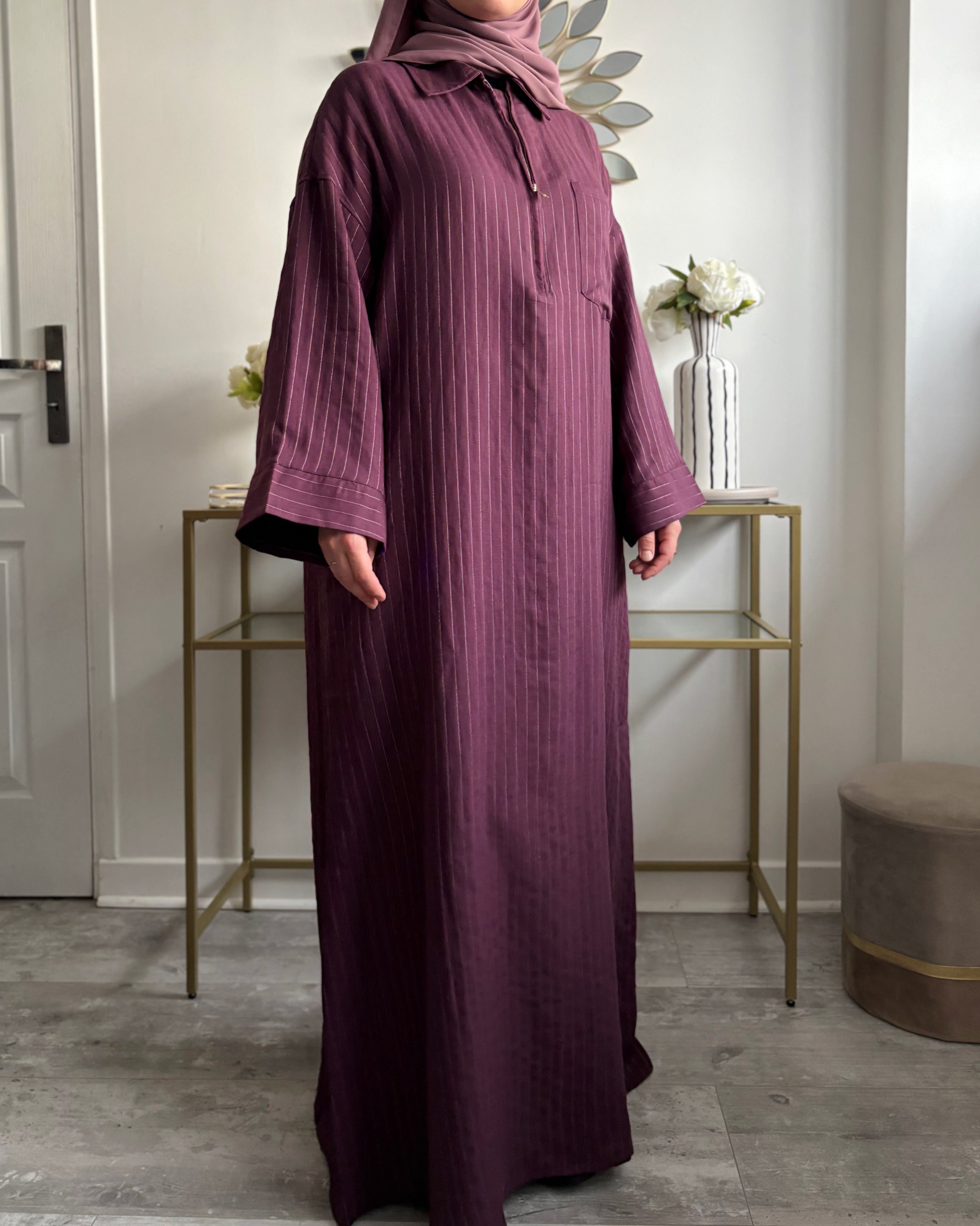 Abaya Rayée Col Polo Zip – | Modest Fashion Élégante & Naturelle