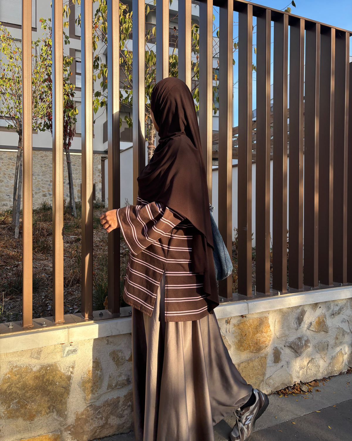 Jupe Satinée Taille Haute - Élégance et Modestie