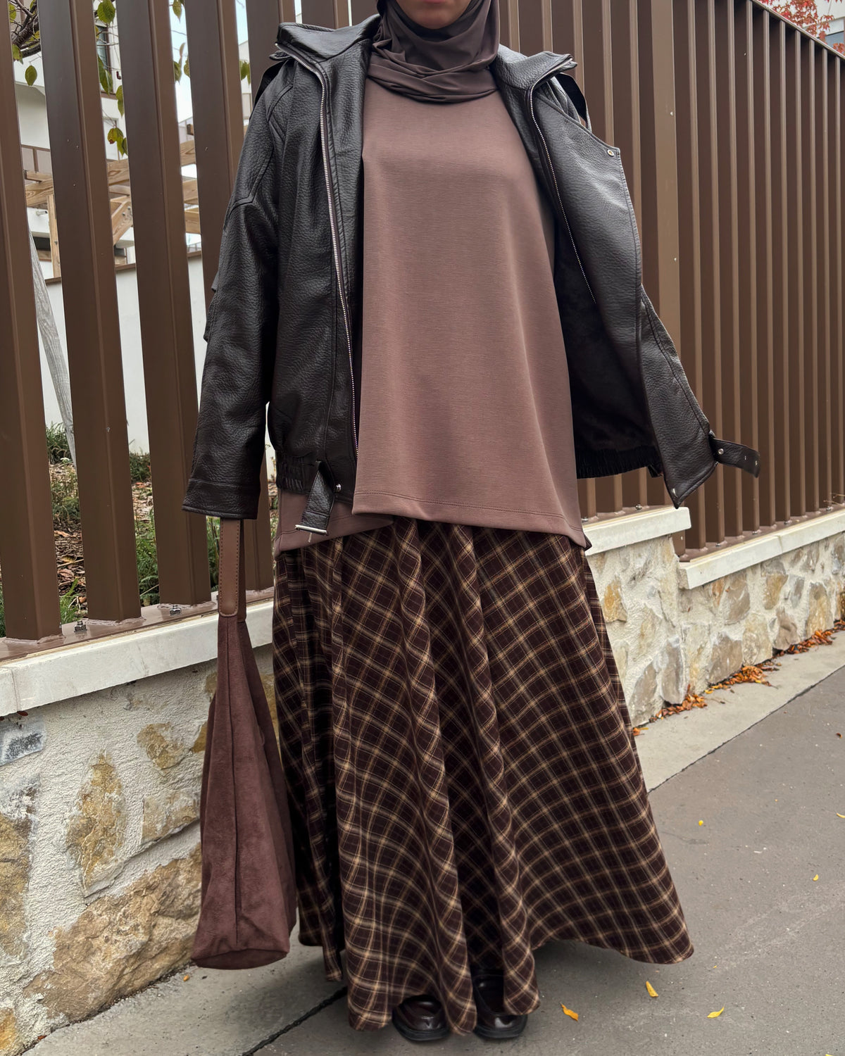 Jupe longue évasée à carreaux marron avec ceinture