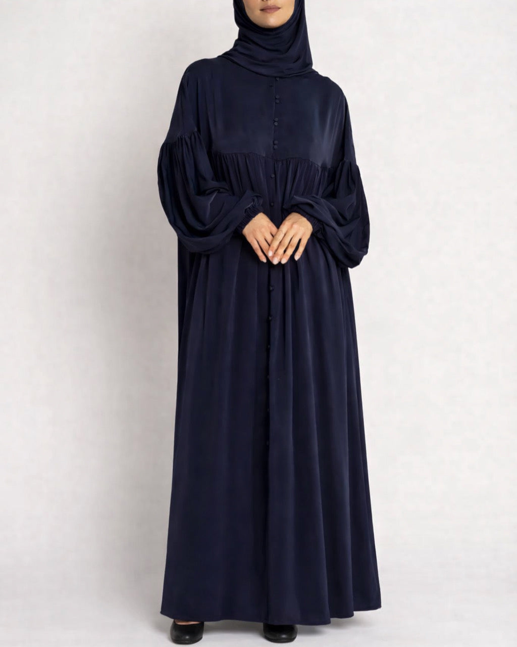 Abaya Alya en Soie de Médine – Élégance Pudique et Raffinée