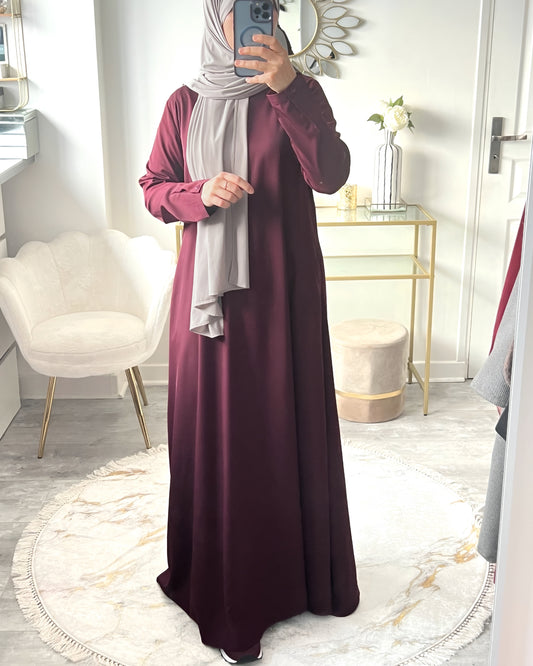 Abaya Yara Bordeaux – Élégance Raffinée