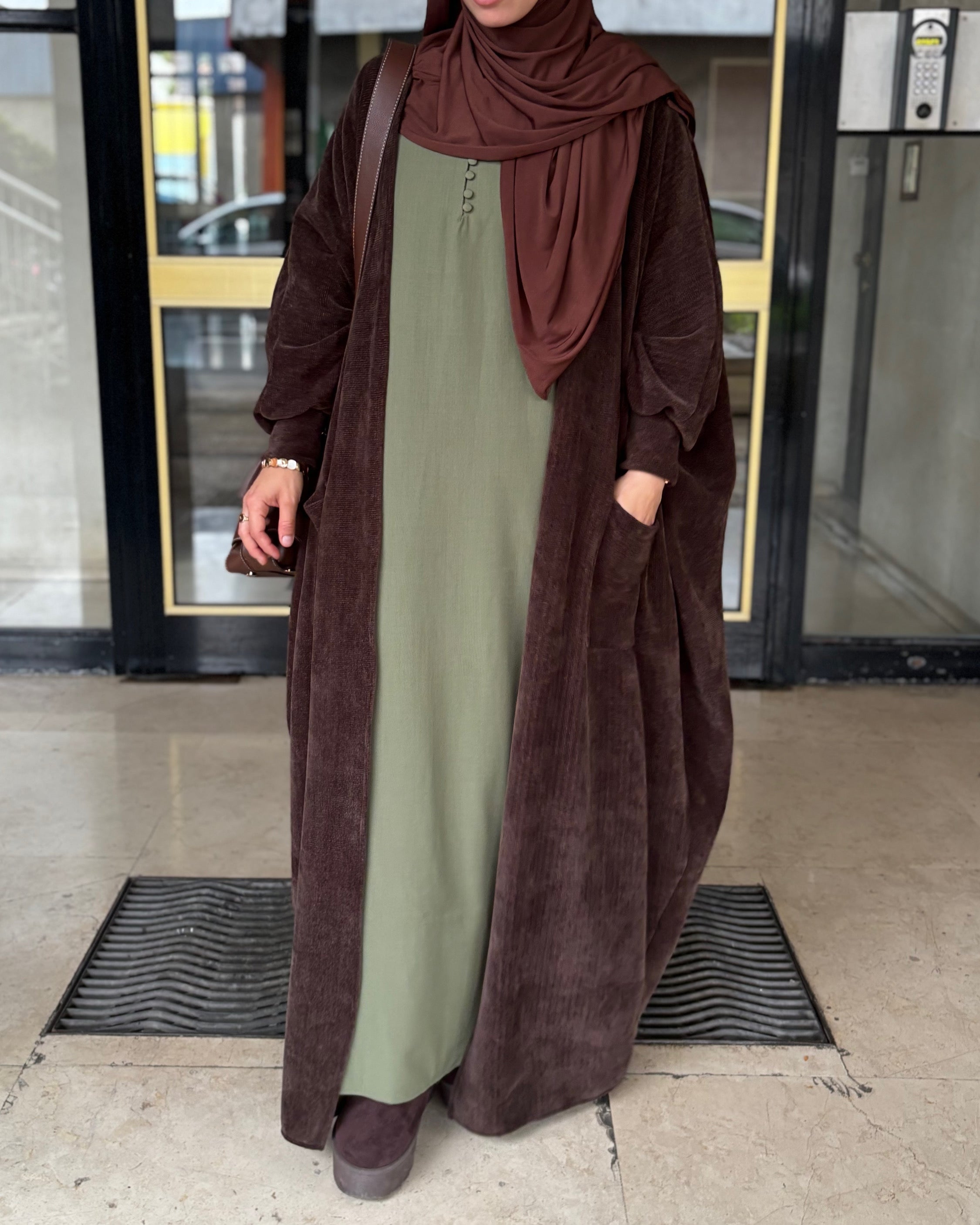Abaya Neyla – L’Essence de l’Élégance Modeste