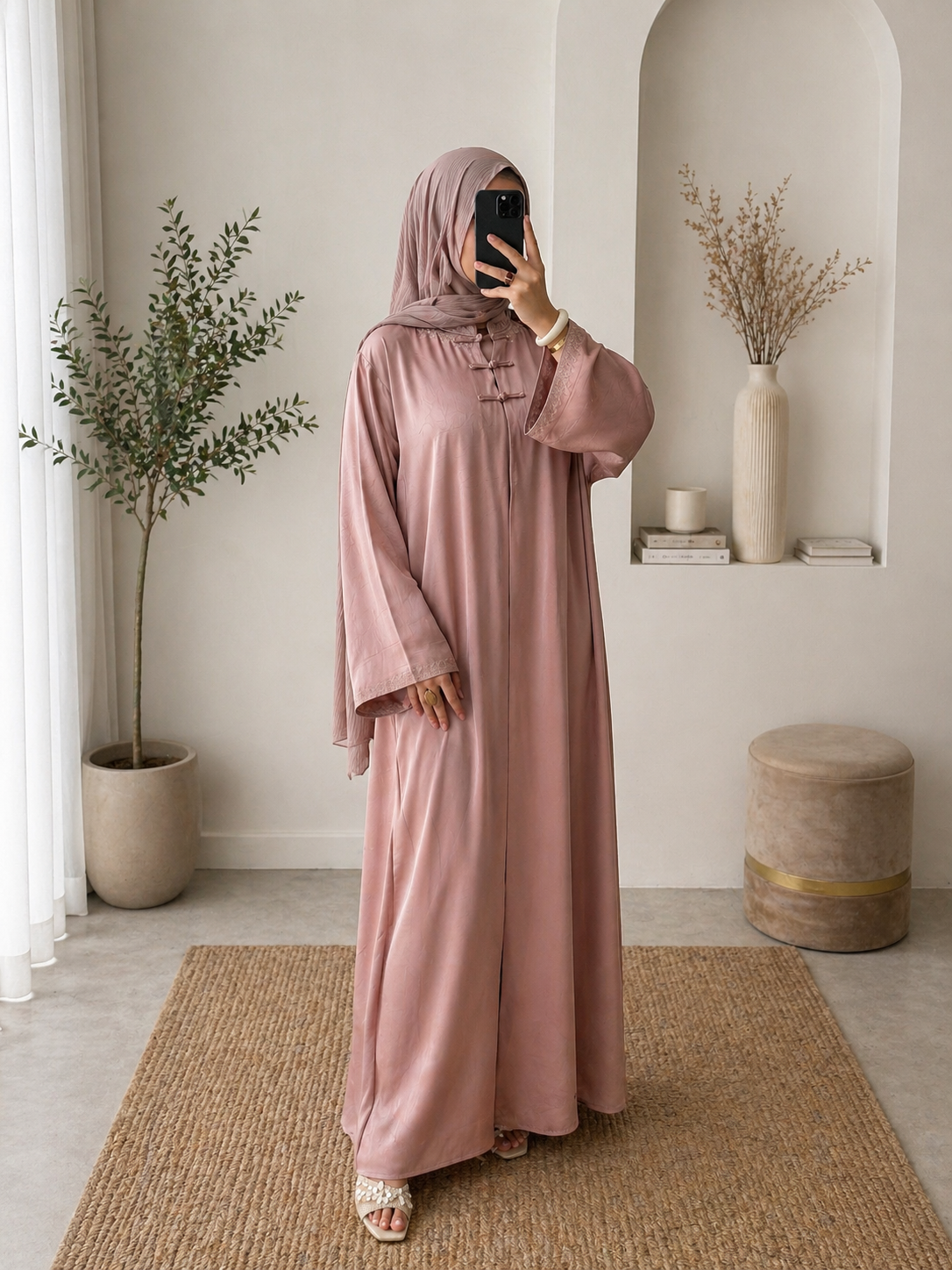 Abaya Élégante Style Asiatique – Boutons Pankou & Tissu Satiné