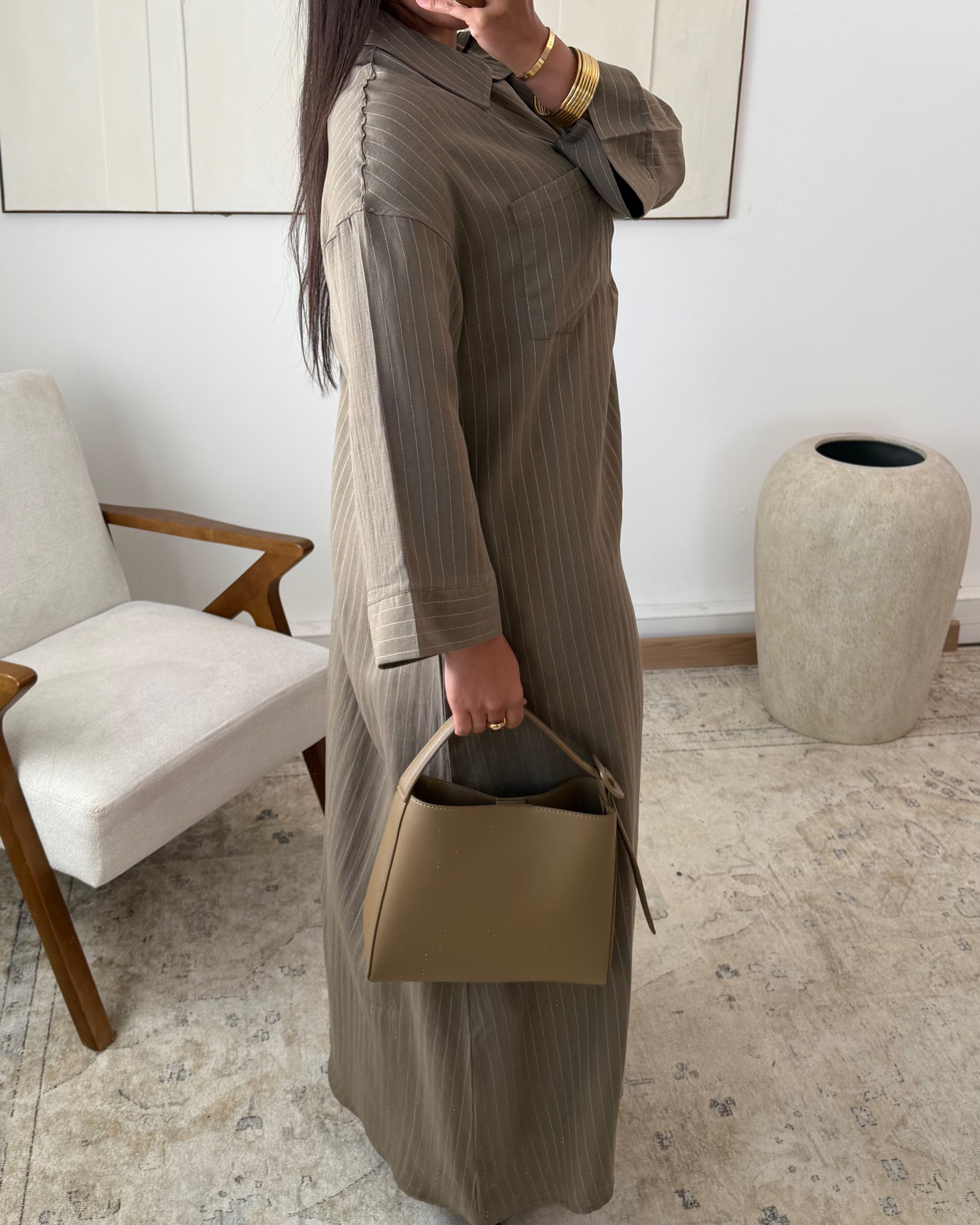 Abaya Rayée Col Polo Zip – | Modest Fashion Élégante & Naturelle