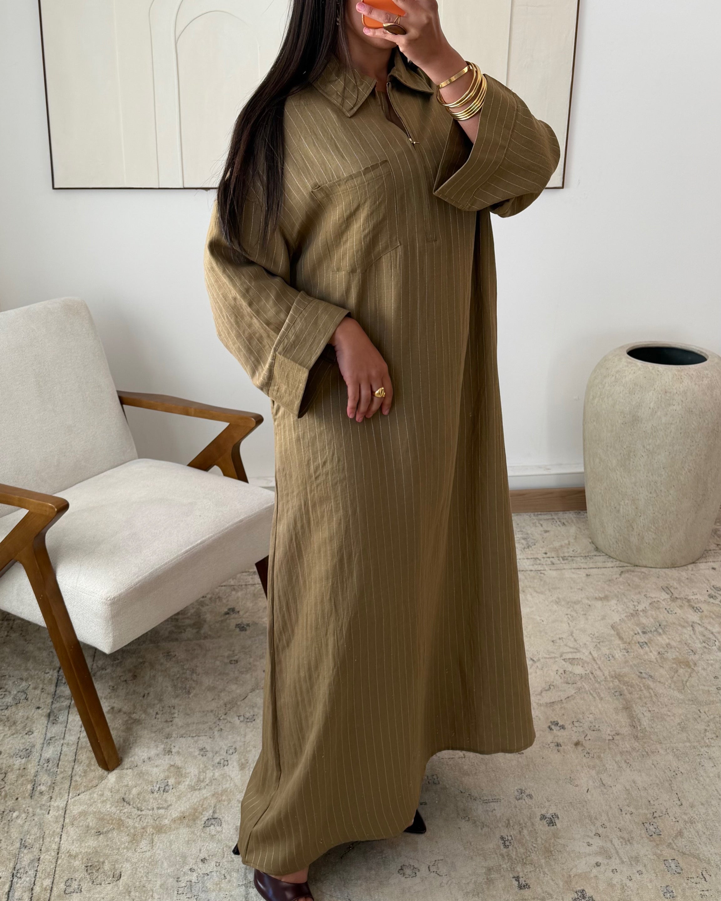 Abaya Rayée Col Polo Zip – | Modest Fashion Élégante & Naturelle