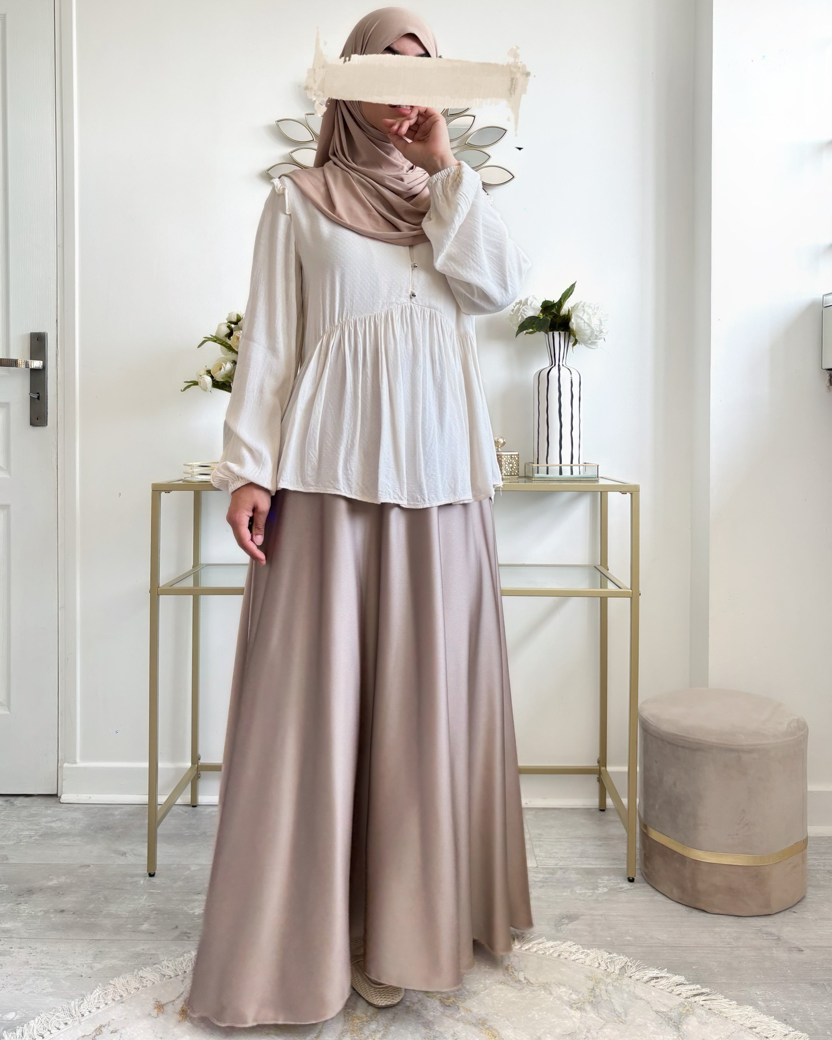 Jupe Satinée Taille Haute - Élégance et Modestie