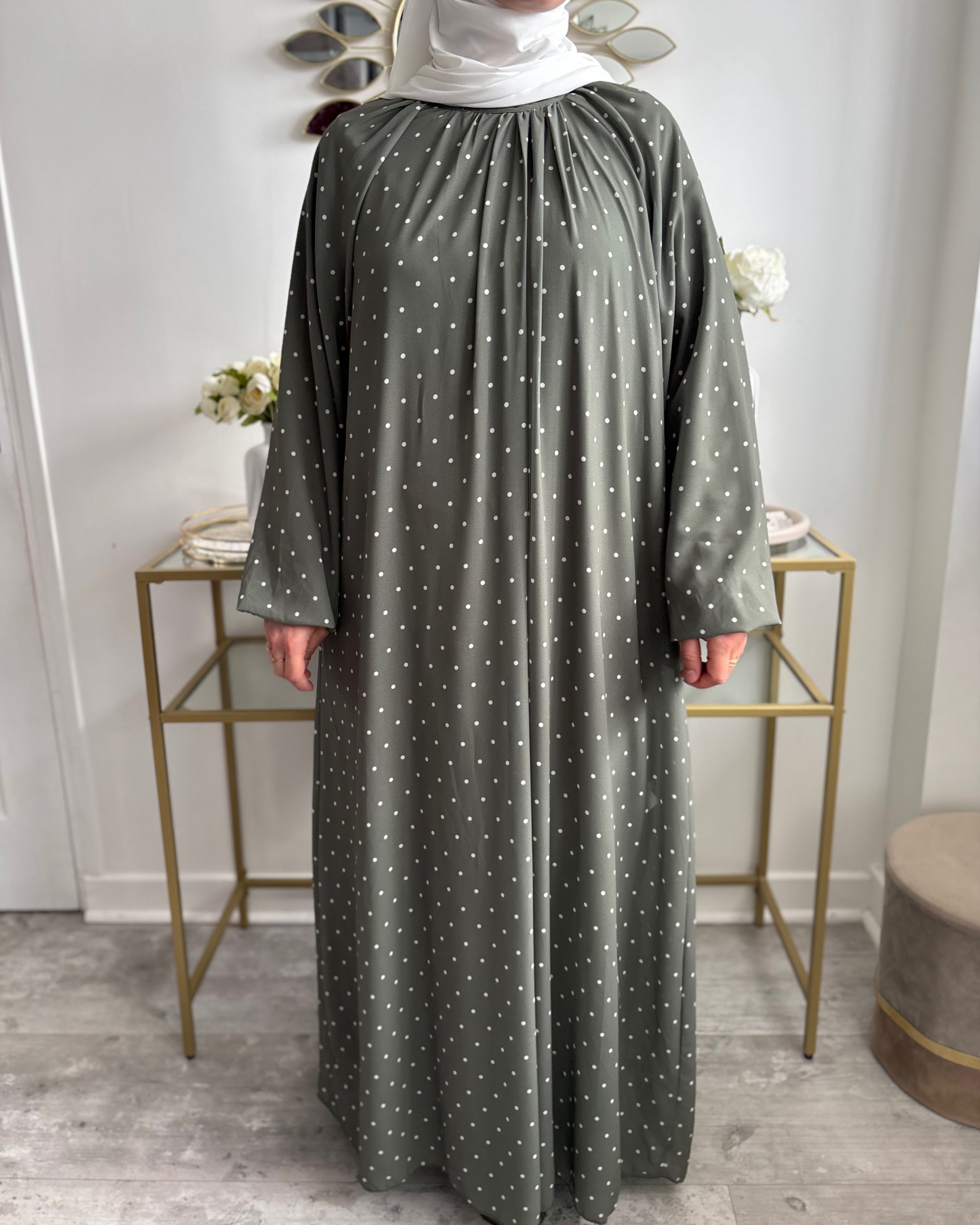 Robe Longue à Pois – Modest Fashion Élégante