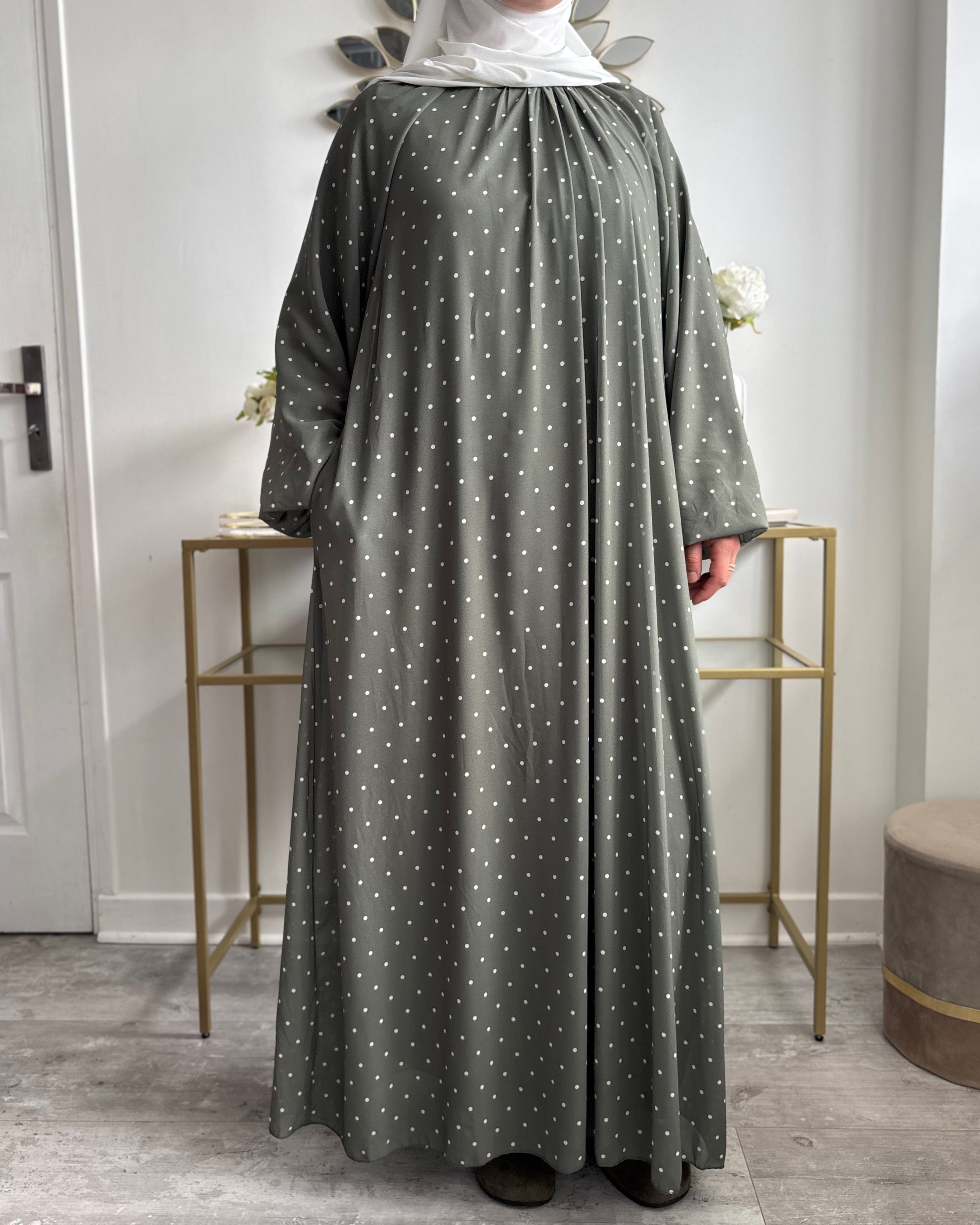 Robe Longue à Pois – Modest Fashion Élégante