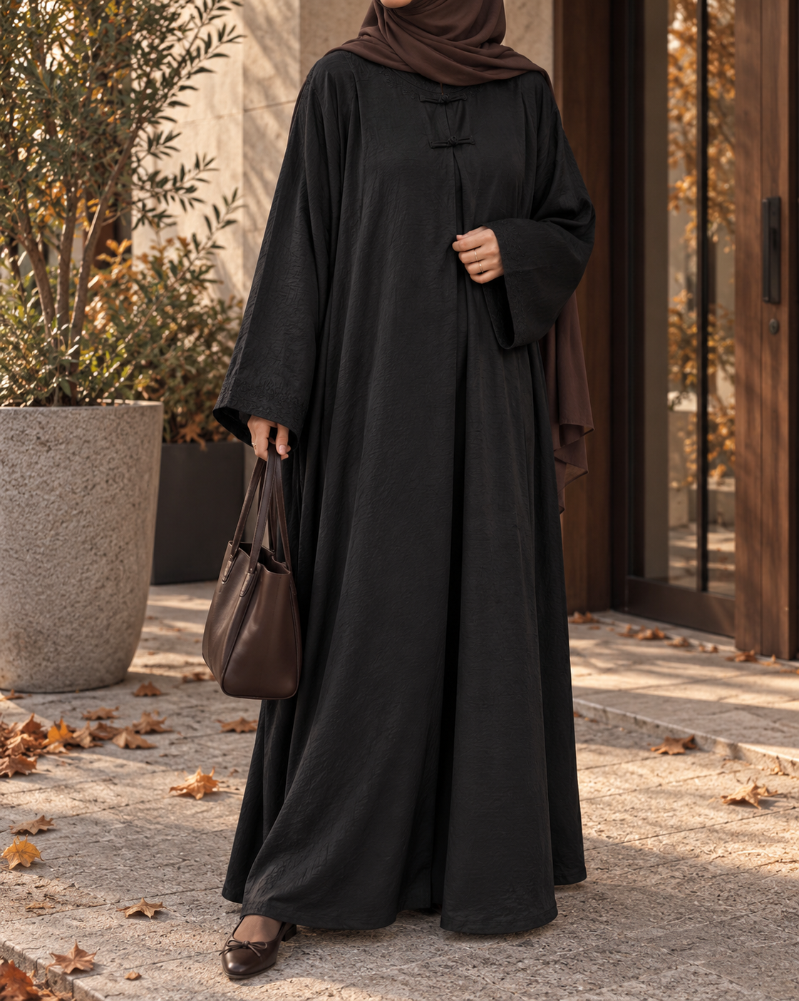Abaya Élégante Style Asiatique – Boutons Pankou & Tissu Satiné