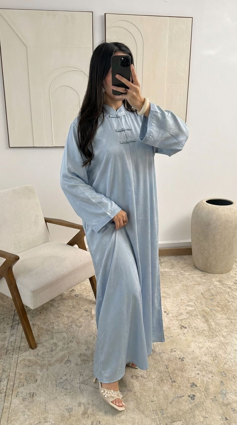 Abaya Élégante Style Asiatique – Boutons Pankou & Tissu Satiné
