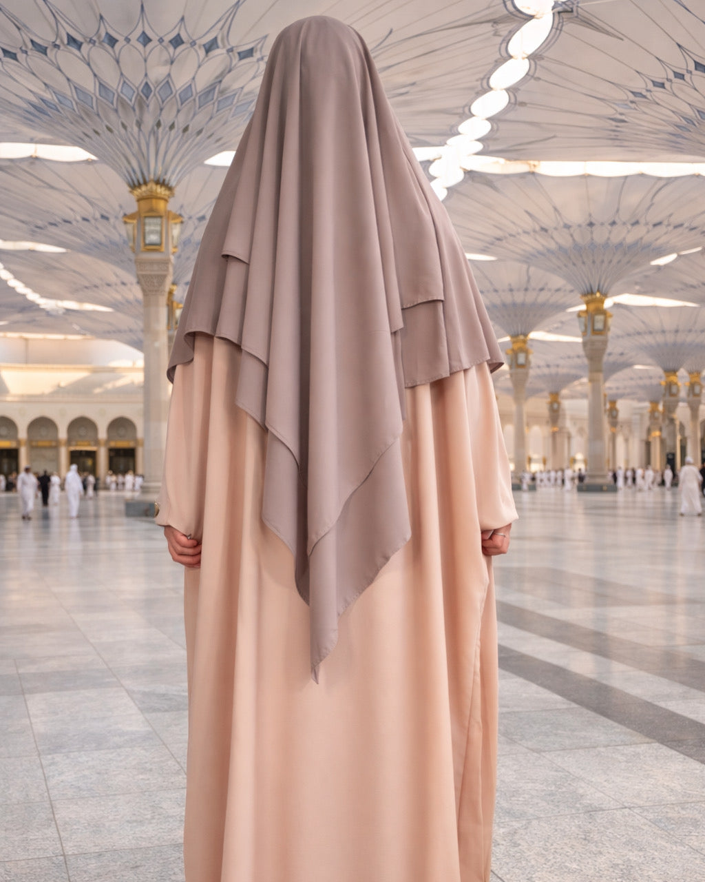 Khimar Rehab – Élégance et Modestie en Soie de Médine