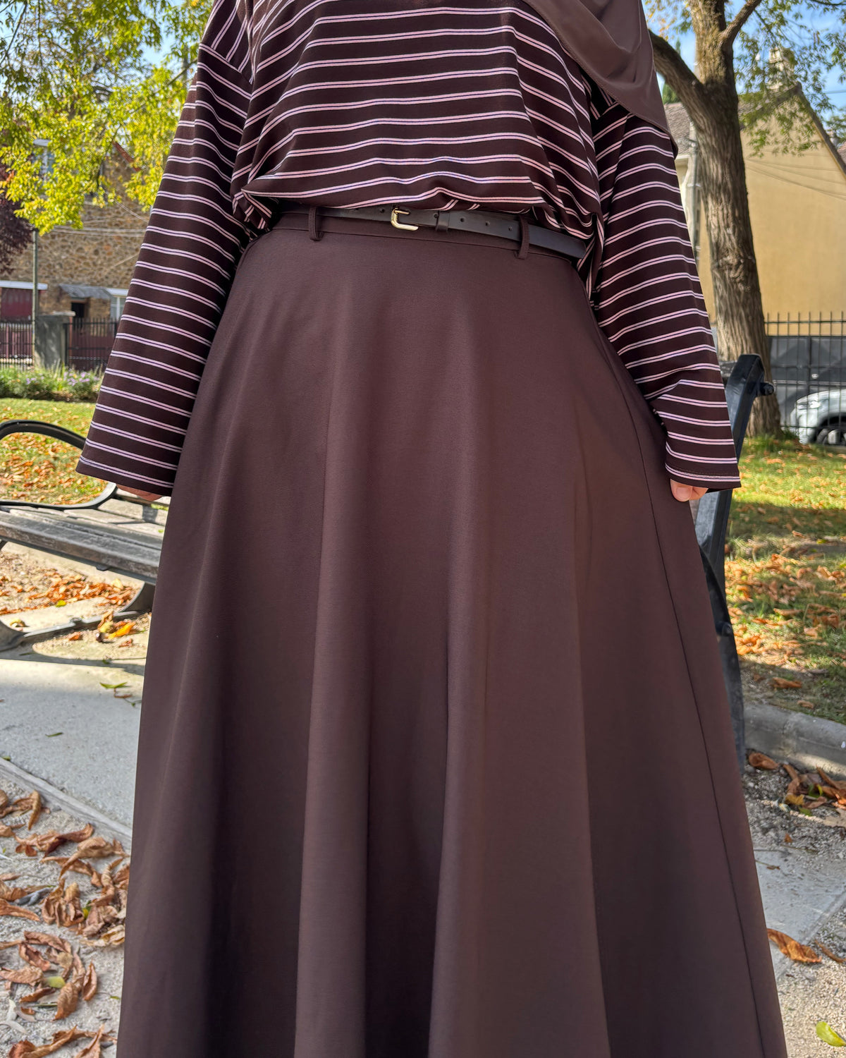 Jupe longue évasée à ceinture – Marron profond