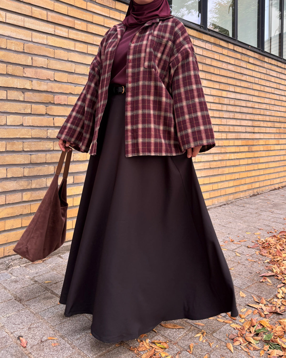 Jupe longue évasée avec ceinture – Noir & Bordeaux