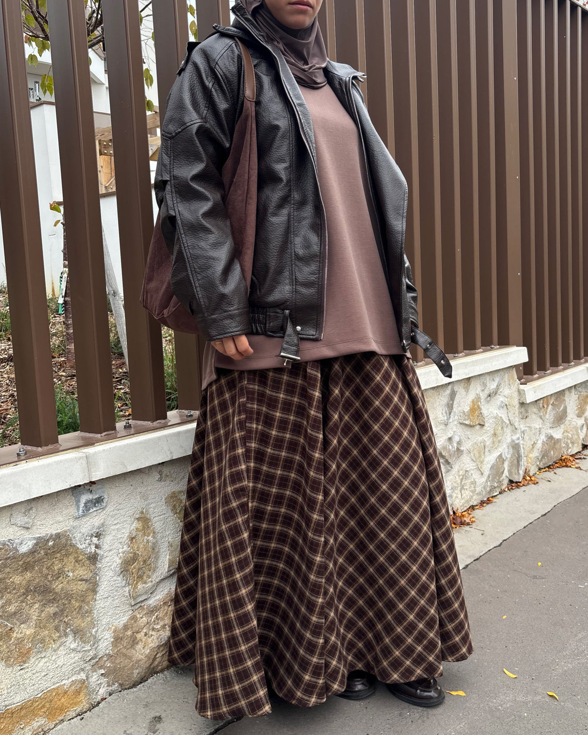 Jupe longue évasée à carreaux marron avec ceinture