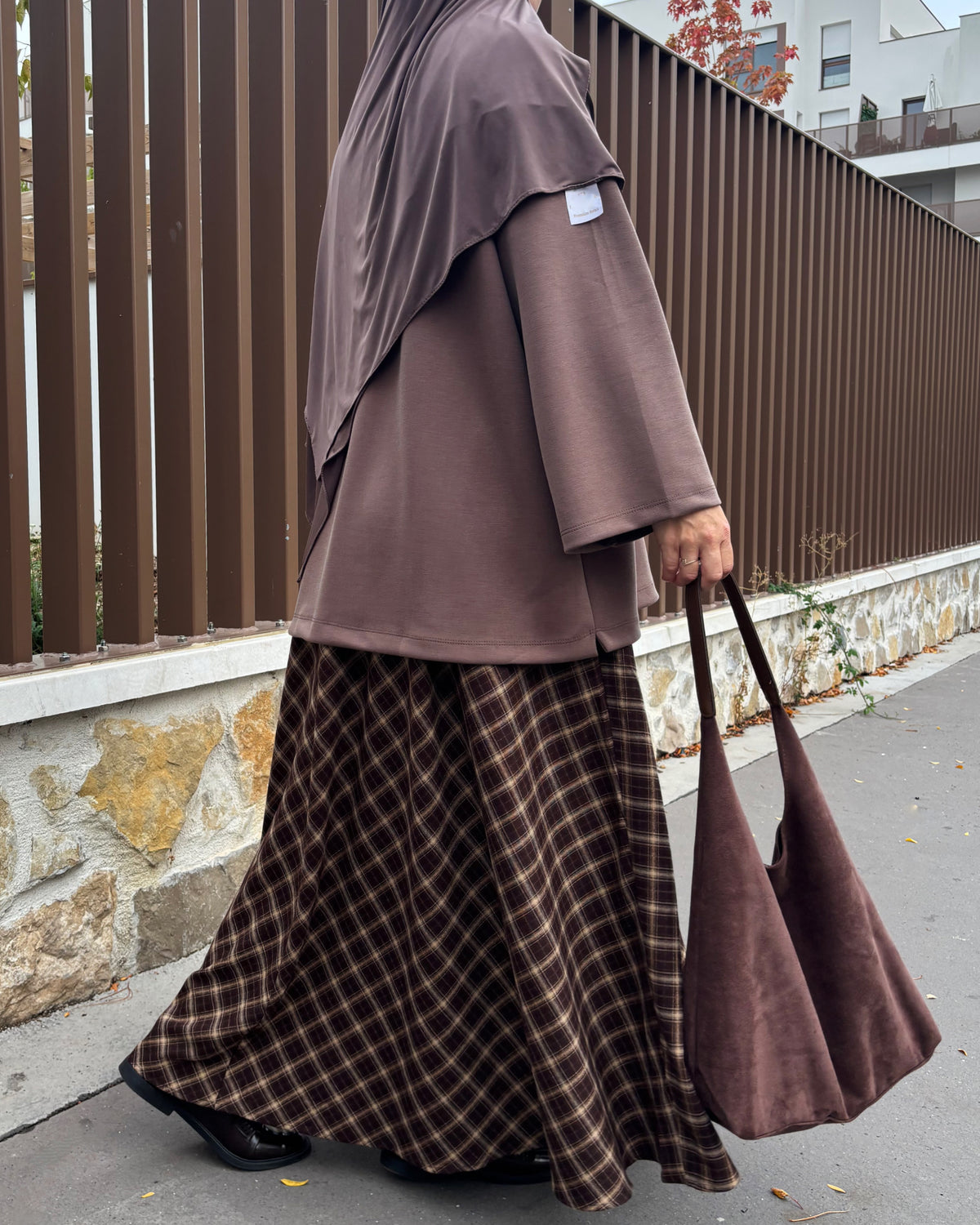Jupe longue évasée à carreaux marron avec ceinture