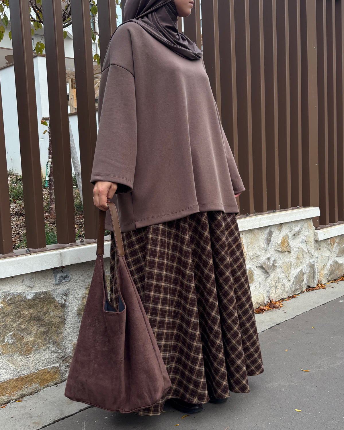 Jupe longue évasée à carreaux marron avec ceinture