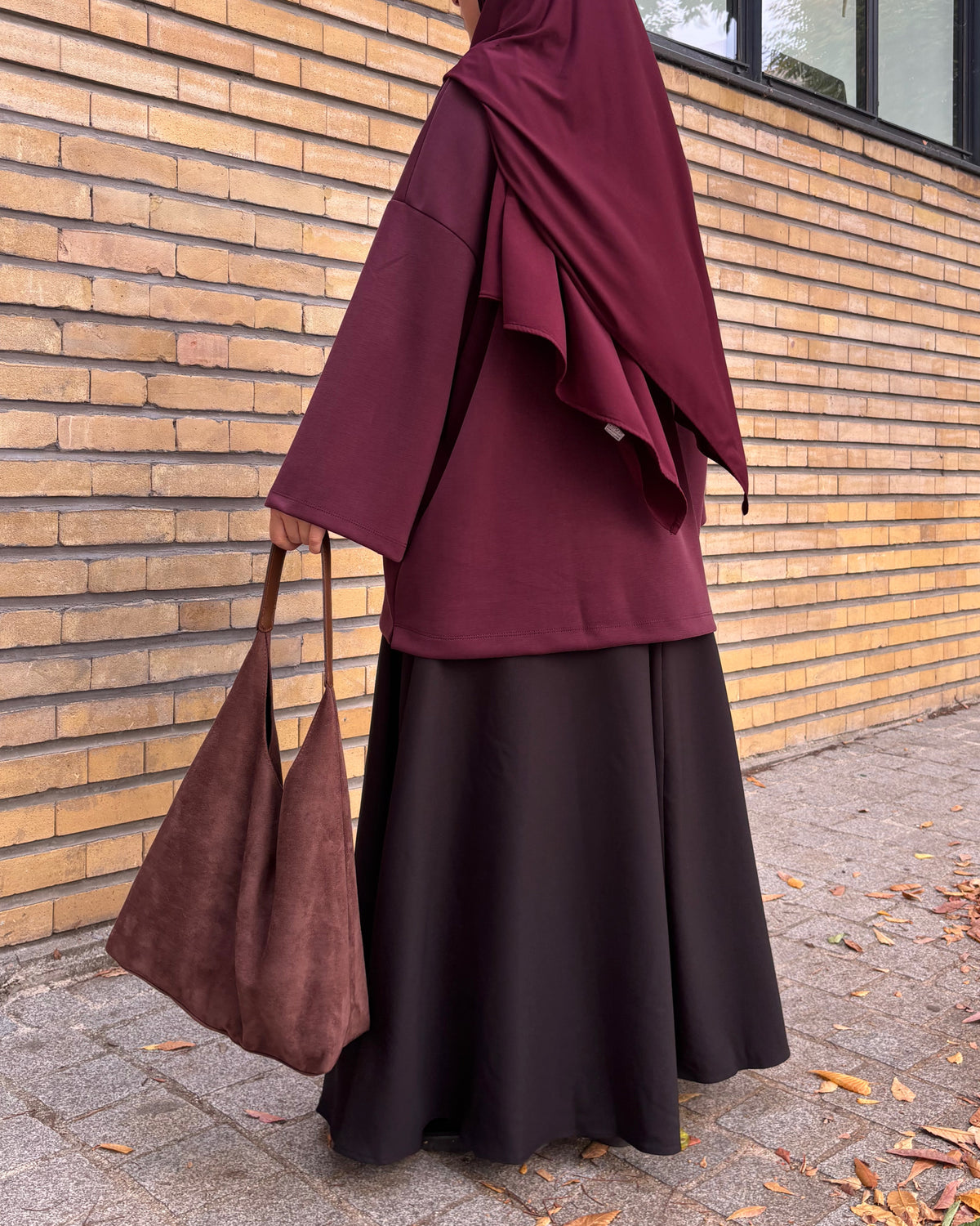 Jupe longue évasée avec ceinture – Noir & Bordeaux