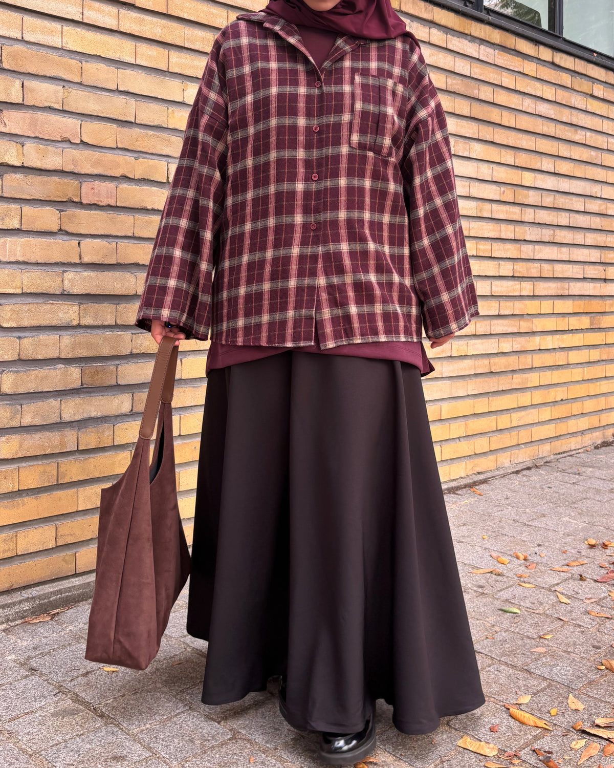 Jupe longue évasée avec ceinture – Noir & Bordeaux