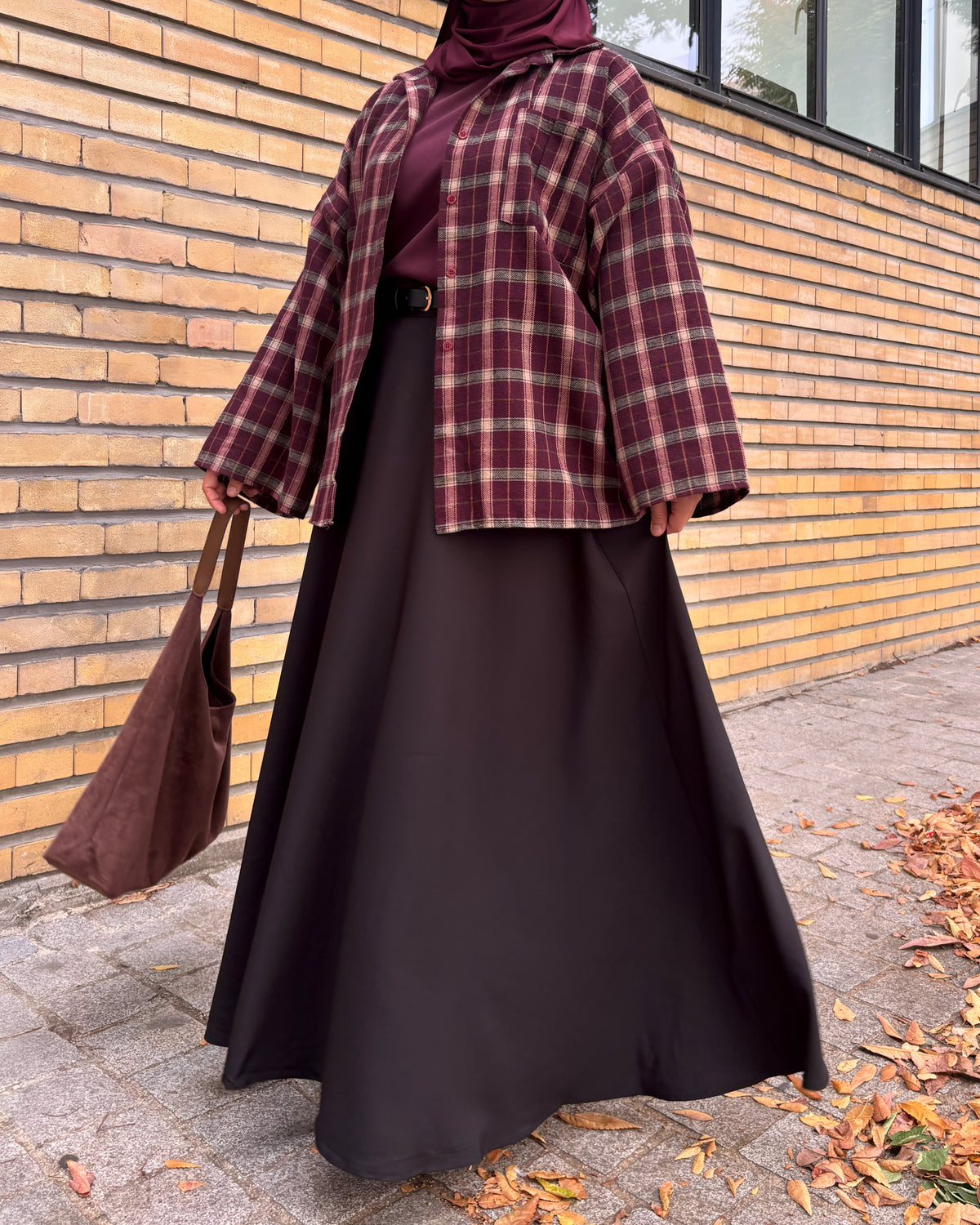 Jupe longue évasée avec ceinture – Noir & Bordeaux