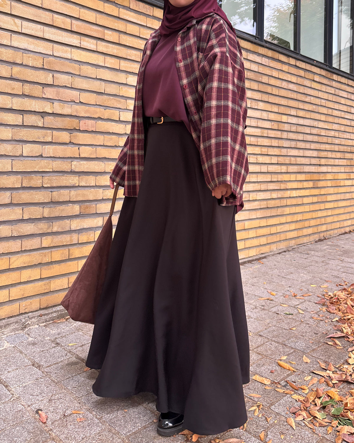 Jupe longue évasée avec ceinture – Noir & Bordeaux