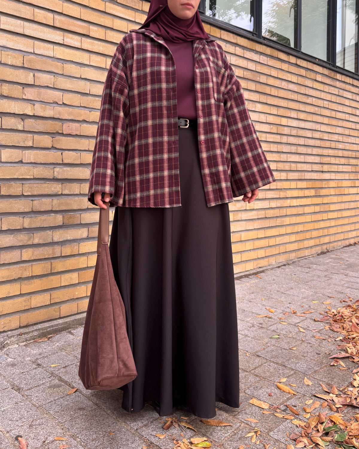 Jupe longue évasée avec ceinture – Noir & Bordeaux