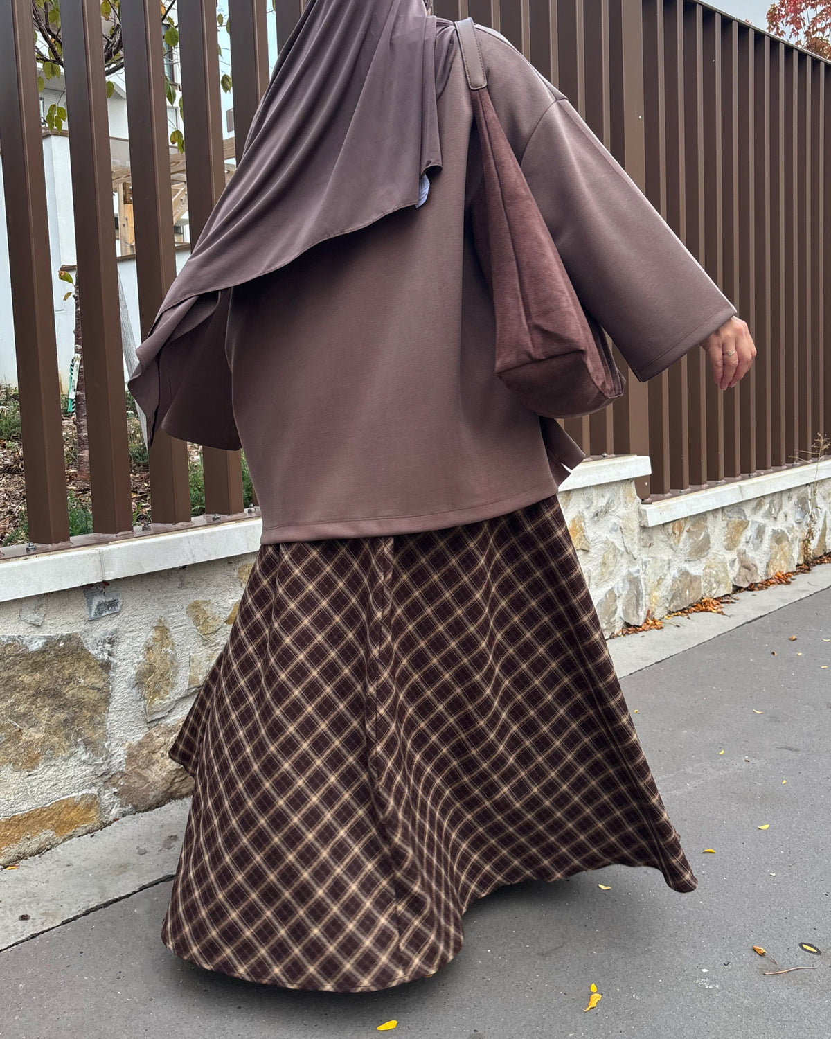 Tee-shirt oversize long au modal doux – Bordeaux et taupe foncé