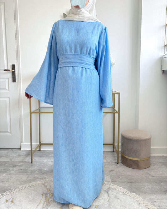 Abaya bleue avec ceinture style kimono, silhouette structurée