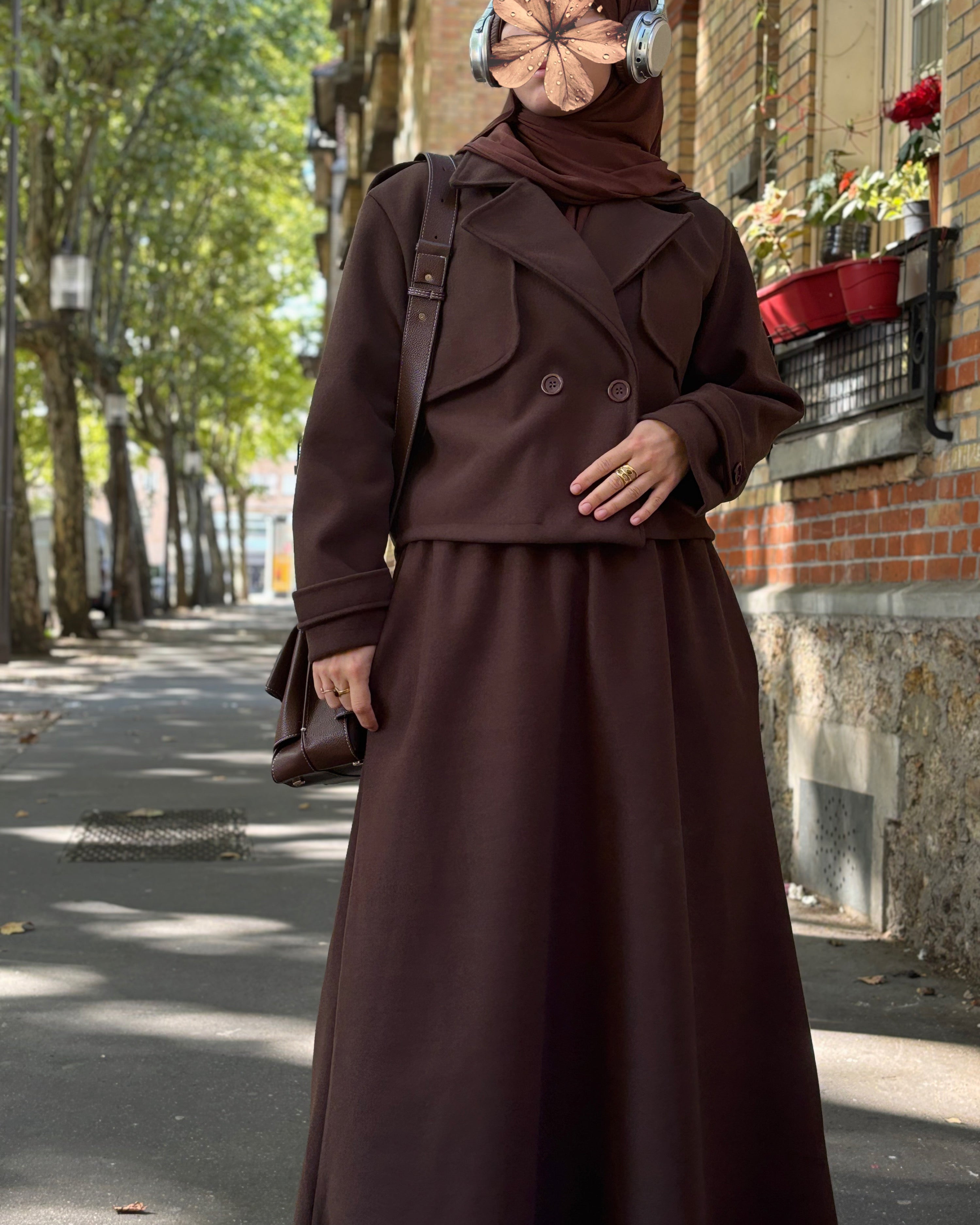 Ensemble trench classique et intemporel chocolat – Modest Fashion chic femme musulmane
