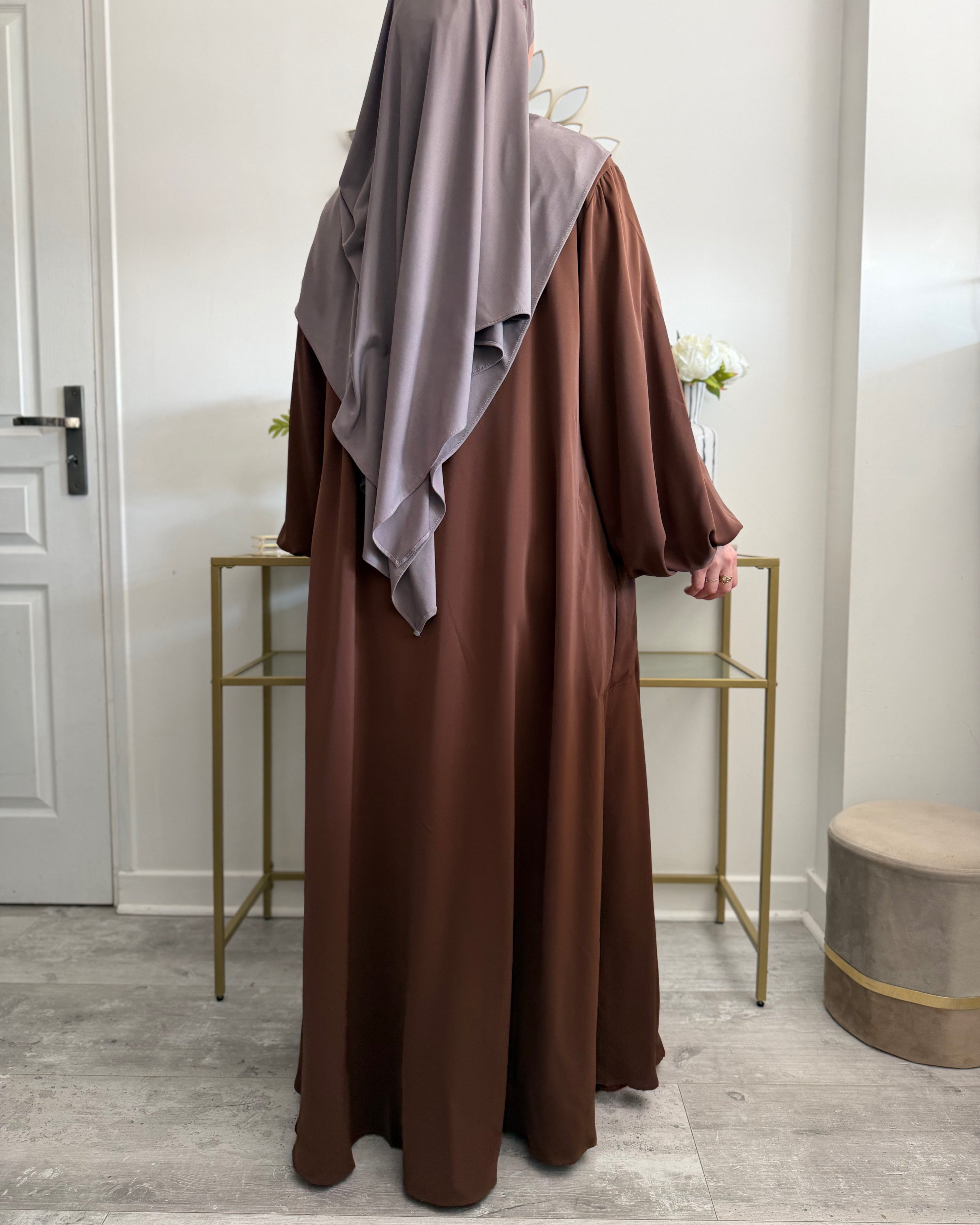 Kimono long chocolat fluide dos manches bouffantes modest fashion femme musulmane
