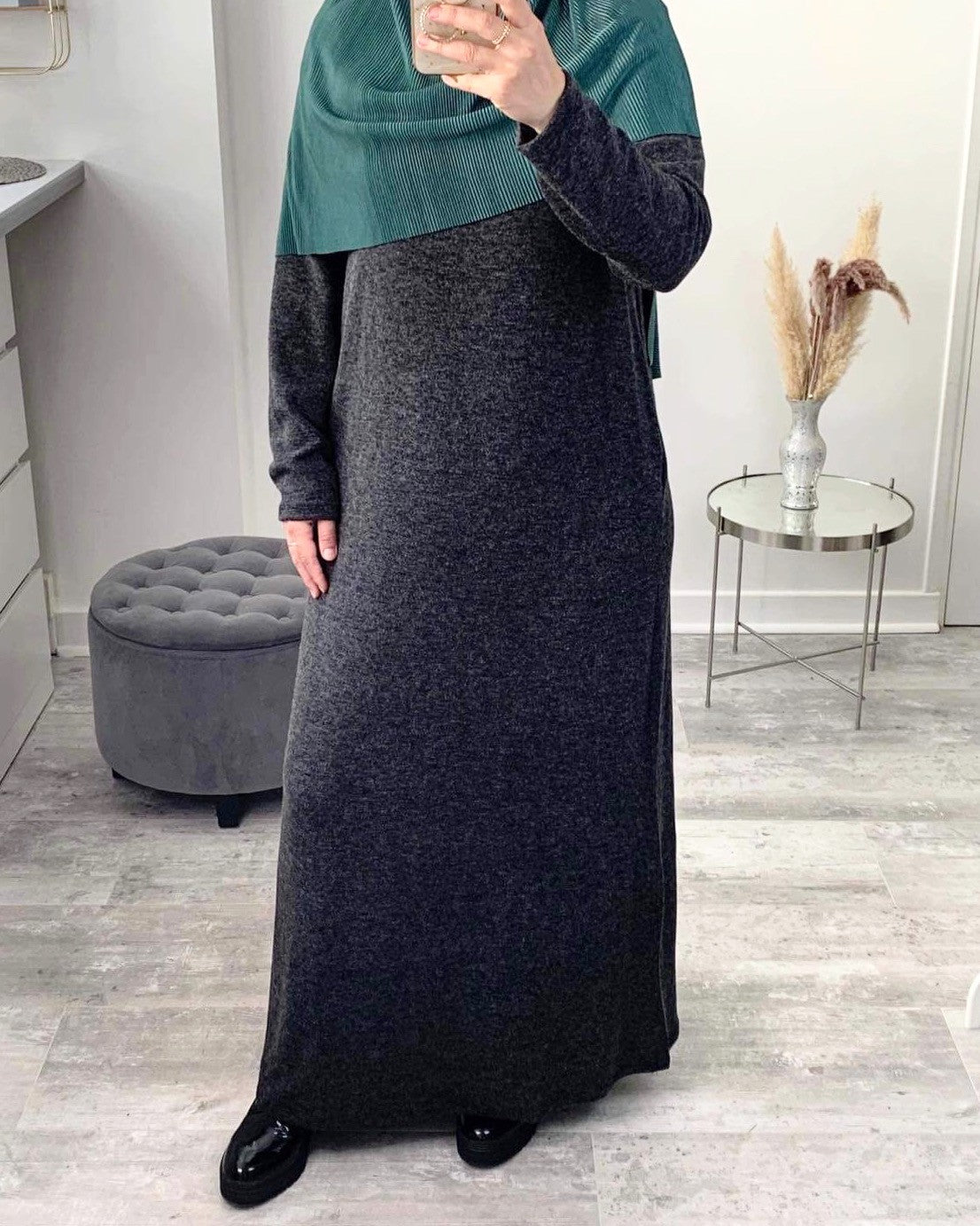 Abaya  grise en maille fine avec col